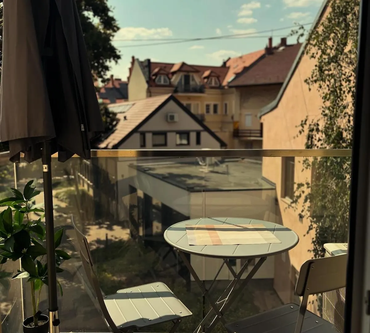 Wine&Go Studio, Stylish, Quiet City Center Home Eger Apartment