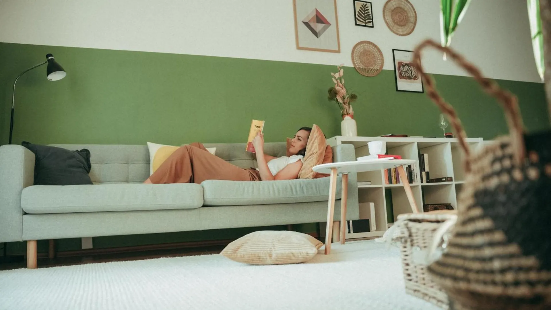 Wine&Go Studio, Stylish, Quiet City Center Home Eger Apartment